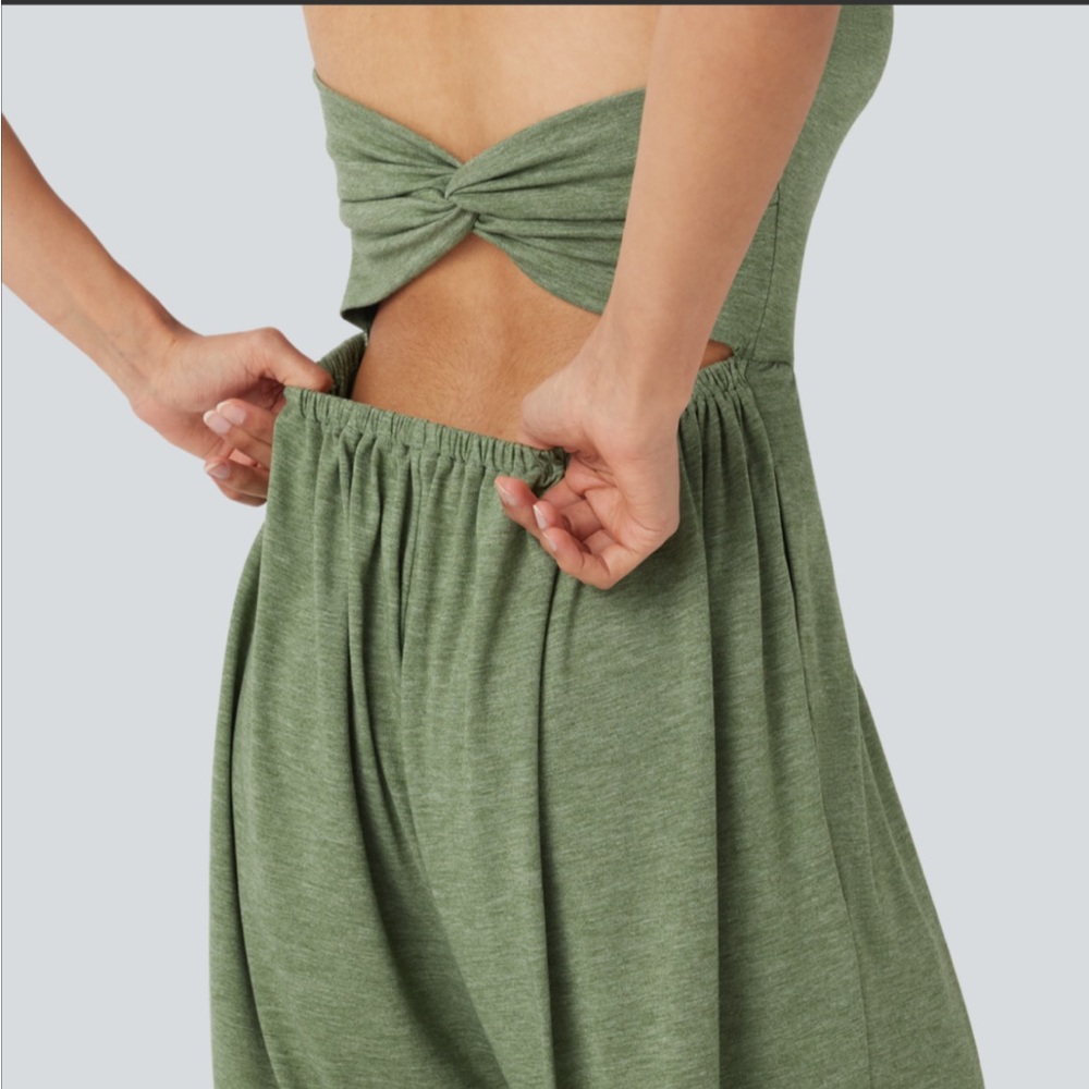 Green Sleeveless Open Back Casual Jumpsuit - Picture 4 of 4